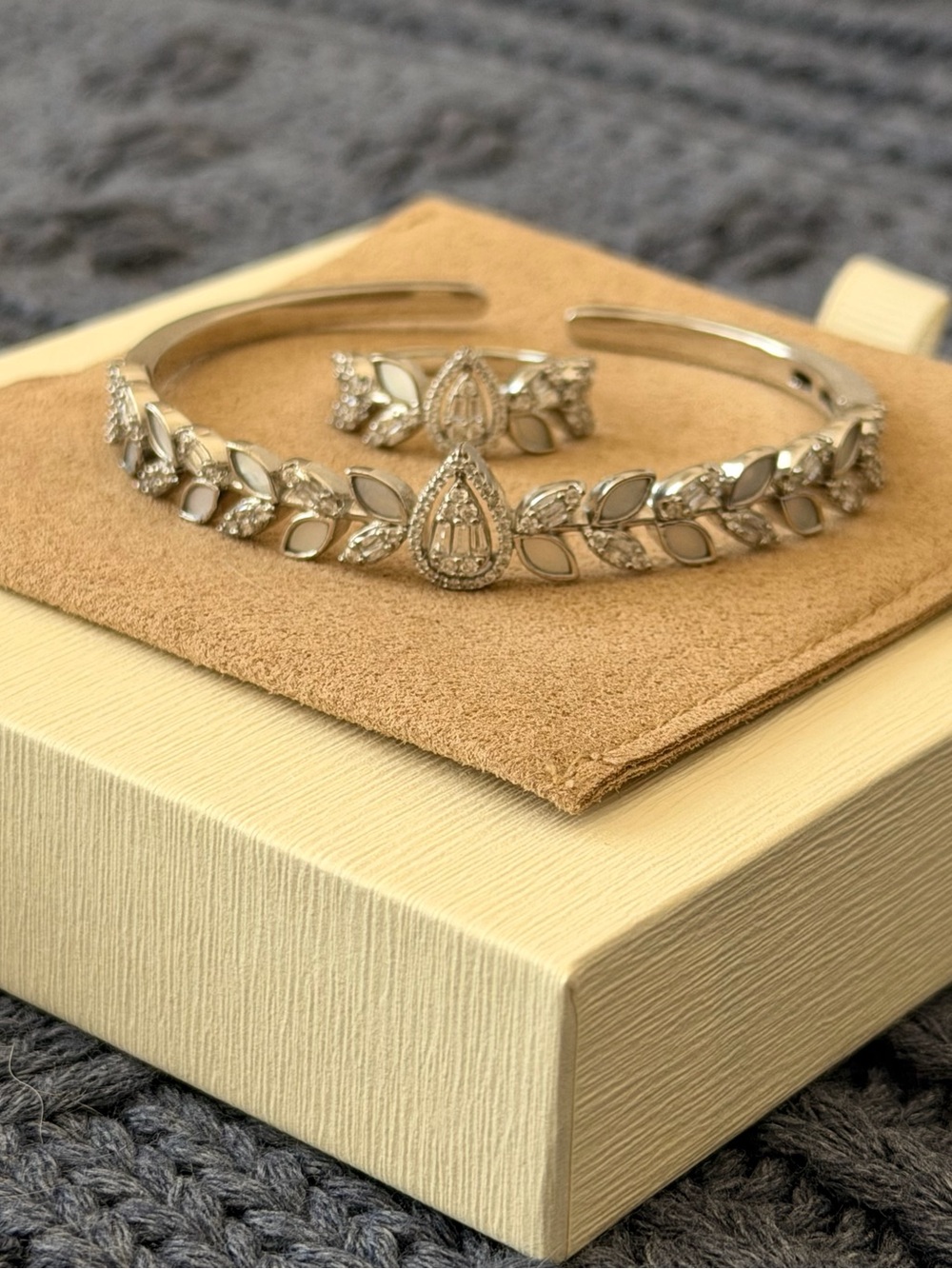 Stunning Silver Leaf Jewelry Set - Brand New